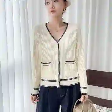 COMMA GIRL MMV2025