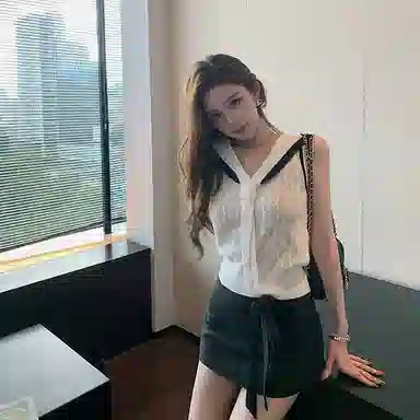 COMMA GIRL