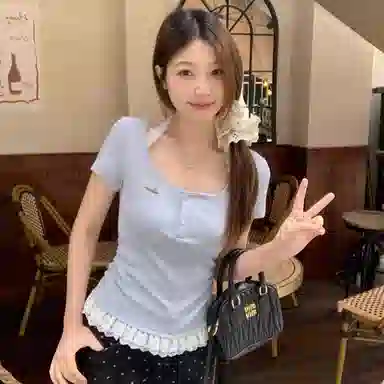 COMMA GIRL T