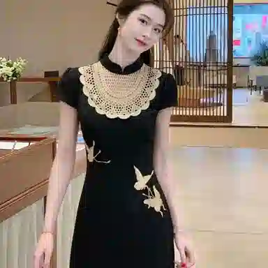 COMMA GIRL