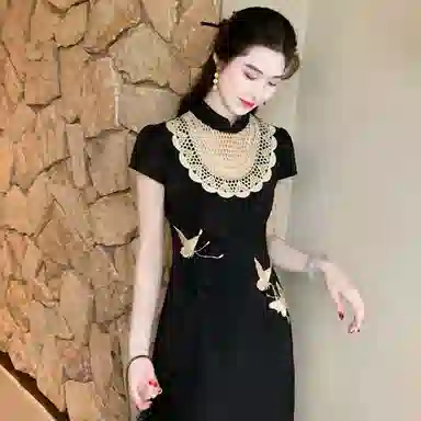 COMMA GIRL