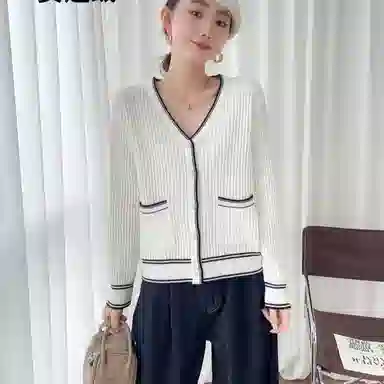 COMMA GIRL MMV2025