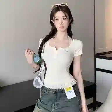 COMMA GIRL T