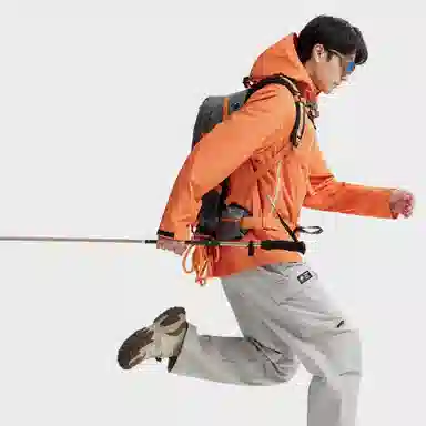 企鹅  春秋情侣防水纯色常规长袖连帽宽松型  户外远足 防雨防风冲锋衣 男女同款