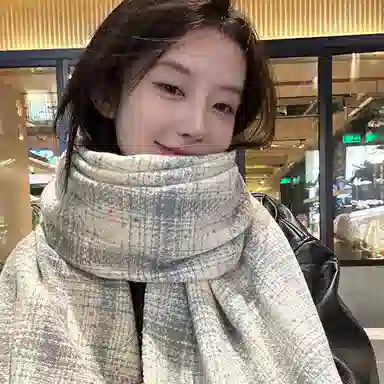 雅鹿 秋冬季超显白彩虹豆保暖加厚显白流苏披肩户外防寒护颈韩系氛围感学院风学生毛绒围脖 聚酯纤维 绒线围巾 男女同款情侣款 礼盒装