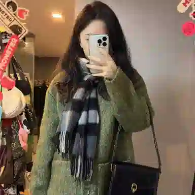 雅鹿 经典格子仿羊绒保暖加厚显白流苏披肩秋冬季防寒护颈外搭披肩两用拼色学生毛绒围脖 聚酯纤维 绒线围巾 男女同款情侣款 礼盒装