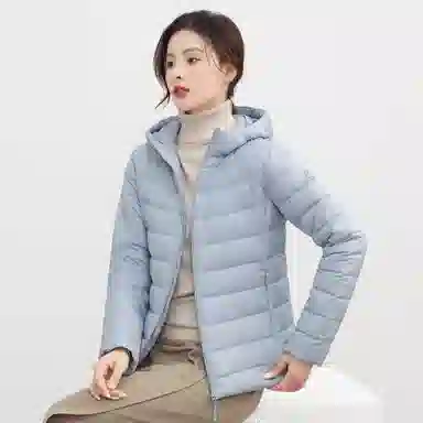 鸭鸭 纯色通勤连帽轻薄款短款外穿时尚百搭羽绒服 女款