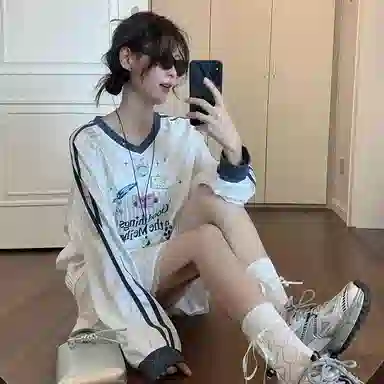 花蔓色 美式时尚休闲印花球衣可爱卡通长袖拼接插肩宽松卫衣 女款 白色 精美礼盒装
