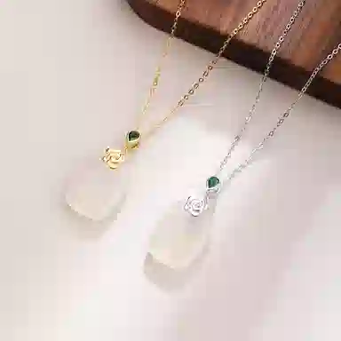 老凤祥 玫瑰无事牌 新中式大气中式旗袍古典设计 无事烦忧浪漫甜蜜 小众试试高级感锁骨链好运 玉髓 项链 女款