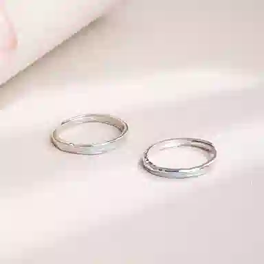 925