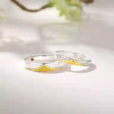 925