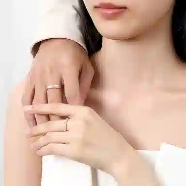 925