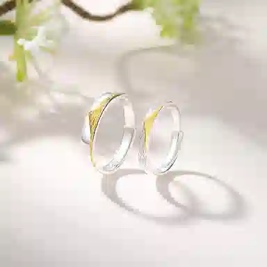 925