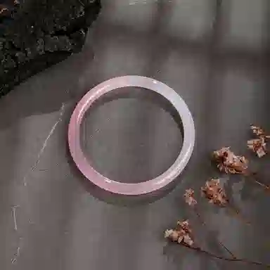 老凤祥 半白半粉贵妃镯 国潮东方雅致美学 桃夭胭脂粉渐变素圈叠戴  汉服旗袍搭配 贵气感#好运天然 玉髓 手镯 女款