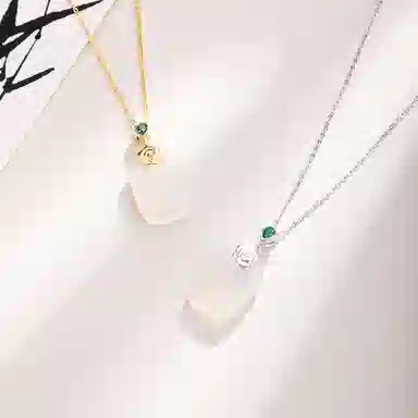 老凤祥 玫瑰无事牌 新中式大气中式旗袍古典设计 无事烦忧浪漫甜蜜 小众试试高级感锁骨链好运 玉髓 项链 女款