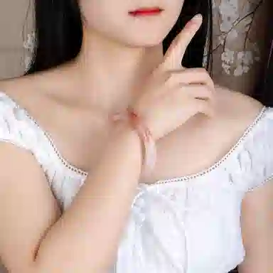 老凤祥 桃花酿 朦胧粉雾渐变光泽 新中式古风雅致 东方美学轻奢设计 汉服搭配温柔氛围通勤百搭#好运 金丝玉 手镯 女款