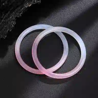 老凤祥 半白半粉贵妃镯 国潮东方雅致美学 桃夭胭脂粉渐变素圈叠戴  汉服旗袍搭配 贵气感#好运天然 玉髓 手镯 女款