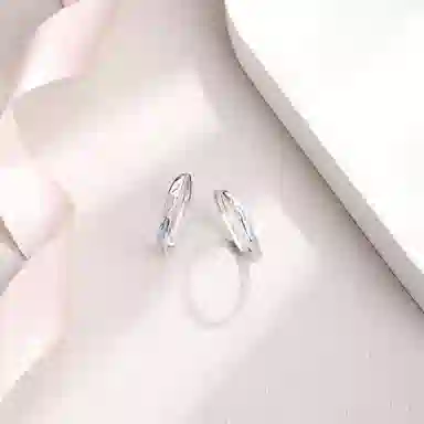 925