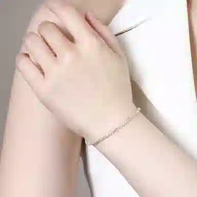 925