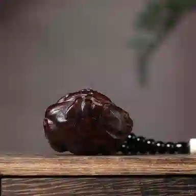 一念之间 物㯖 新中式国潮手工精雕盘玩挂件轻奢高级感车载挂饰随身把玩件招财进宝平安顺遂送礼盒#好运 檀木 木作把件 男女同款情侣款