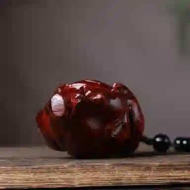 一念之间 物㯖 新中式国潮手工精雕盘玩挂件轻奢高级感车载挂饰随身把玩件招财进宝平安顺遂送礼盒#好运 檀木 木作把件 男女同款情侣款