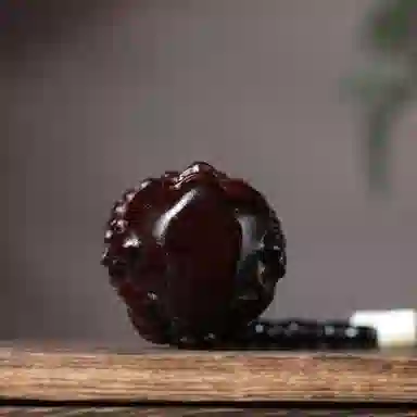 一念之间 物㯖 新中式国潮手工精雕盘玩挂件轻奢高级感车载挂饰随身把玩件招财进宝平安顺遂送礼盒#好运 檀木 木作把件 男女同款情侣款