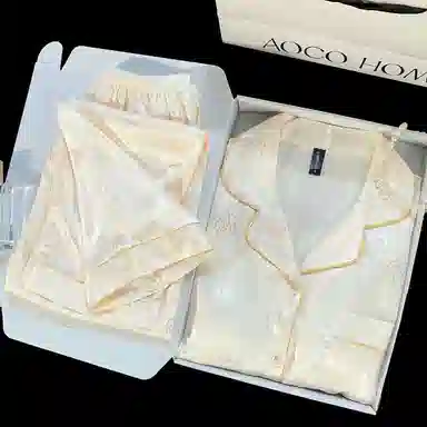 夏芬妍 简约休闲高级感山茶花冰丝翻领带胸垫家居服舒适亲肤宽松长袖长裤可外穿睡衣套装 女款 杏色