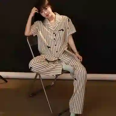 夏芬妍 休闲条纹腊肠狗冰丝翻领舒适亲肤宽松凉感短袖三件套时尚简约带胸垫可外穿家居服睡衣套装 女款