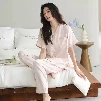 夏芬妍 简约舒适高级感气质提花冰丝翻领家居服亲肤宽松休闲短袖短裤长裤三件套可外穿睡衣套装 女款 粉色