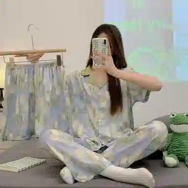 夏芬妍 裸感丝滑舒适柔软郁金香翻领冰丝短袖三件套简约可外穿家居服睡衣套装 女款 绿色