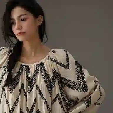 夏芬妍 圆领简约舒适休闲长袖睡裙 女款 杏色