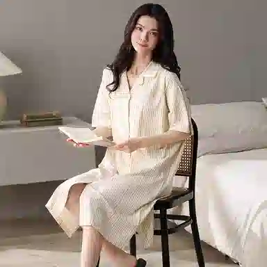 夏芬妍 简约亲肤条纹竹叶开衫舒适休闲翻领时尚可外穿短袖睡裙 女款 杏色