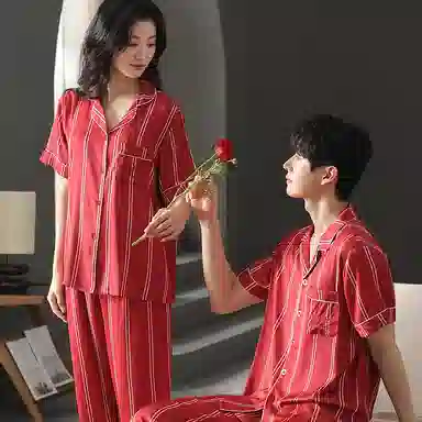 夏芬妍 大红喜庆系列  柔软舒适丝滑结婚本命年翻领条纹冰丝家居服休闲长袖短袖长裤可外穿睡衣套装 男女同款