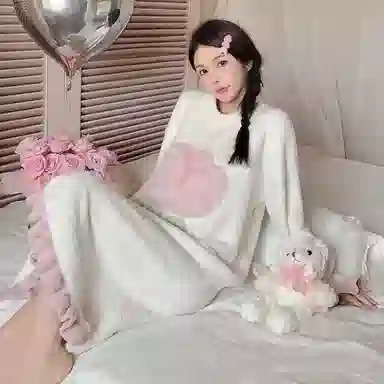 夏芬妍 简约甜美柔软亲肤郁金香花边半边绒家居服加绒加厚蓄温保暖长袖可外穿秋冬款睡裙 女款 白色
