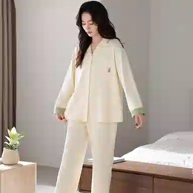 夏芬妍 休闲舒适高级感刺绣口袋经典翻领开衫家居服宽松柔软亲肤长袖长裤可外穿睡衣套装 女款 浅黄色