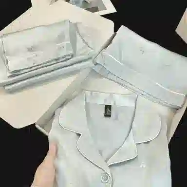 夏芬妍 舒适高级感法斗烫银冰丝翻领亲肤宽松凉感短袖三件套时尚简约带胸垫可外穿家居服睡衣套装 女款