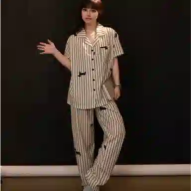 夏芬妍 休闲条纹腊肠狗冰丝翻领舒适亲肤宽松凉感短袖三件套时尚简约带胸垫可外穿家居服睡衣套装 女款