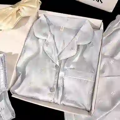 夏芬妍 甜美休闲高级感烫银蝴蝶结冰丝翻领带胸垫家居服舒适亲肤宽松短袖三件套可外穿睡衣套装 女款