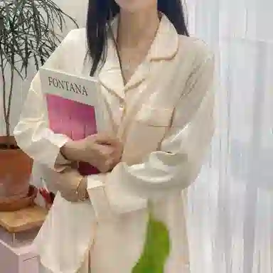 夏芬妍 简约休闲高级感山茶花冰丝翻领带胸垫家居服舒适亲肤宽松长袖长裤可外穿睡衣套装 女款 杏色