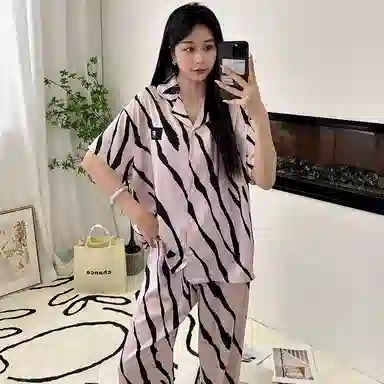 夏芬妍 简约高级感不规则条纹冰雪丝翻领家居服舒适亲肤宽松短袖三件套可外穿睡衣套装 女款