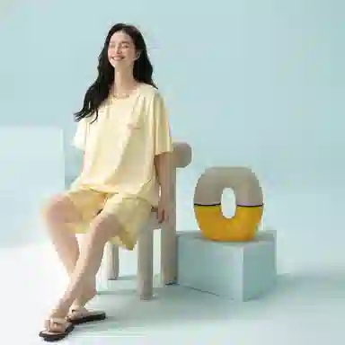 夏芬妍 时尚舒适柔软纯色条纹裤家居服凉感透气亲肤宽松短袖短裤可外穿睡衣套装 女款 黄色