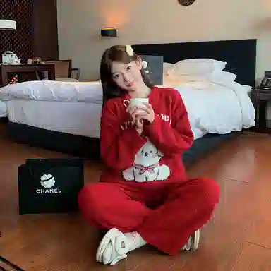 夏芬妍 简约甜美柔软亲肤快乐小狗英文套头半边绒家居服加绒加厚蓄温保暖长袖长裤可外穿秋冬款睡衣套装 女款 红色