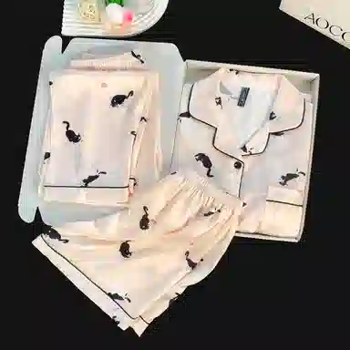 夏芬妍 甜美休闲高级感可爱小猫冰丝翻领带胸垫家居服舒适亲肤宽松短袖三件套可外穿睡衣套装 女款 粉色