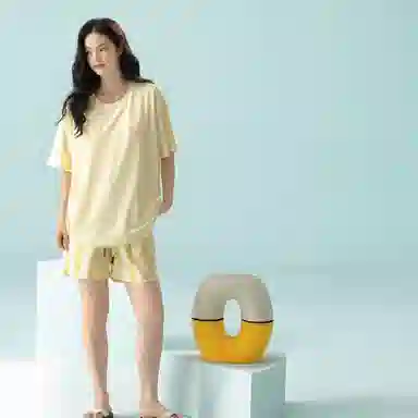 夏芬妍 时尚舒适柔软纯色条纹裤家居服凉感透气亲肤宽松短袖短裤可外穿睡衣套装 女款 黄色