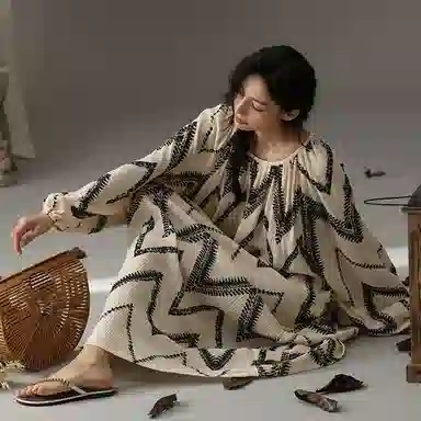 夏芬妍 圆领简约舒适休闲长袖睡裙 女款 杏色