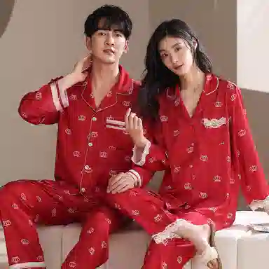 夏芬妍 大红喜庆系列  舒适丝滑柔软结婚本命年皇冠印花翻领丝绸冰丝家居服休闲长袖短袖长裤可外穿睡衣套装 男女同款