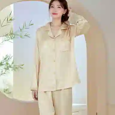 夏芬妍 时尚甜美小熊提花冰丝带胸垫翻领家居服简约休闲舒适亲肤宽松长袖长裤可外穿睡衣套装 女款 卡其色