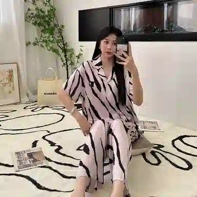 夏芬妍 简约高级感不规则条纹冰雪丝翻领家居服舒适亲肤宽松短袖三件套可外穿睡衣套装 女款