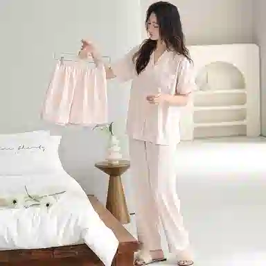 夏芬妍 简约舒适高级感气质提花冰丝翻领家居服亲肤宽松休闲短袖短裤长裤三件套可外穿睡衣套装 女款 粉色