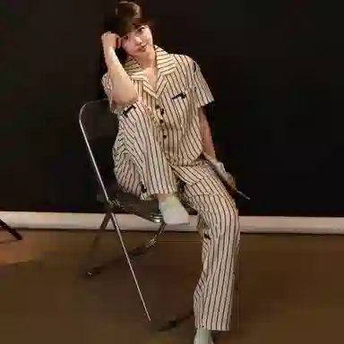 夏芬妍 休闲条纹腊肠狗冰丝翻领舒适亲肤宽松凉感短袖三件套时尚简约带胸垫可外穿家居服睡衣套装 女款